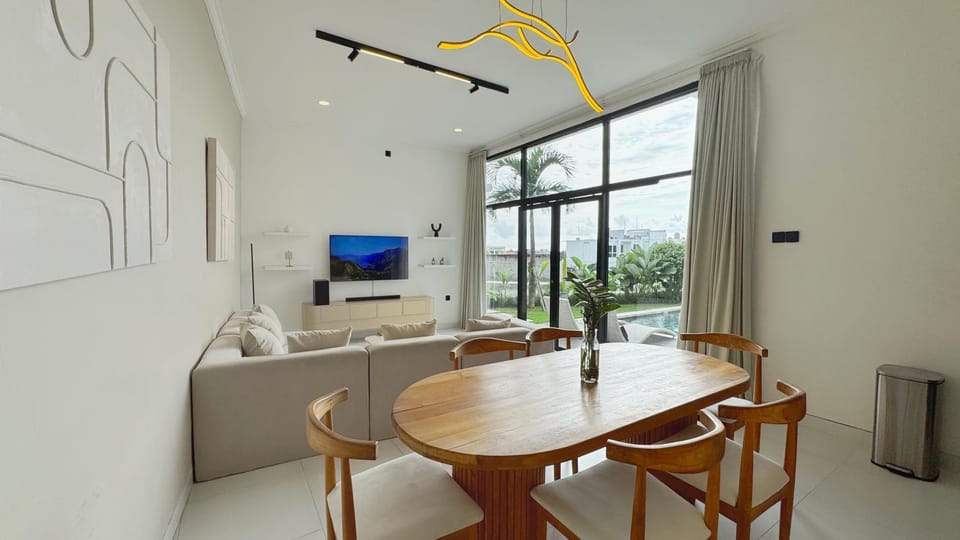 TV and multimedia, Living room, Seating area, Dining area