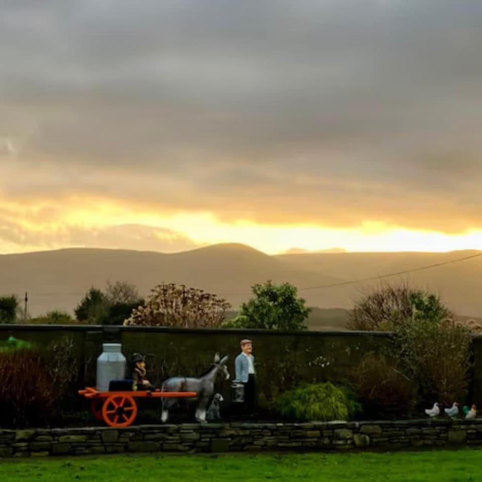 Superb large 5 bedroom home, 6 beds, sleeps 10-11 guest, with lovely mountain views House in County Kerry