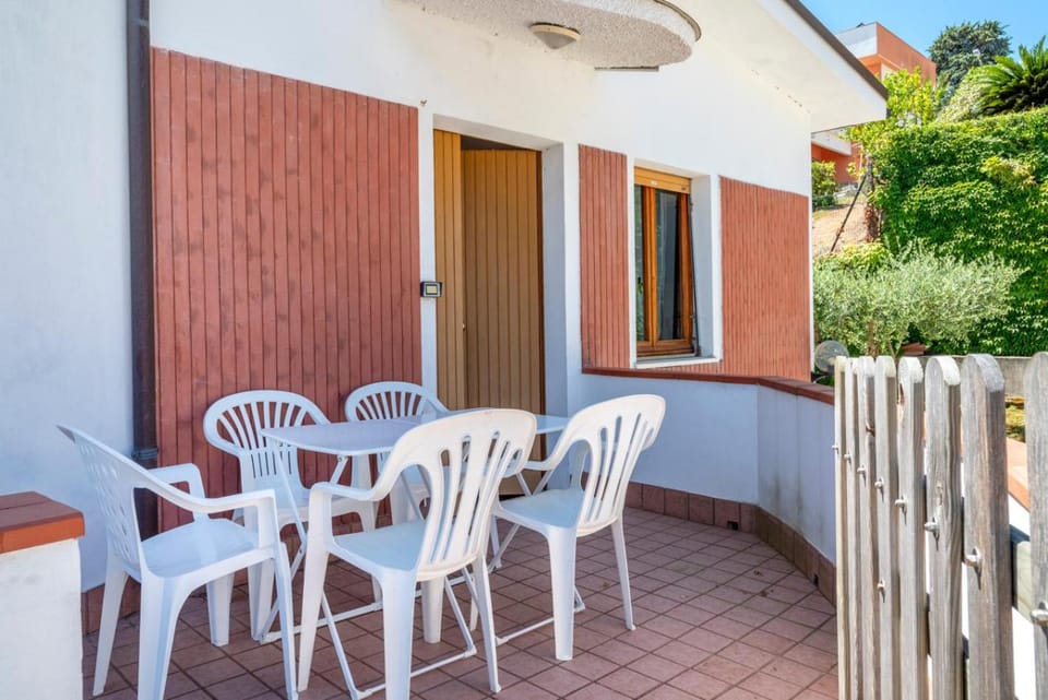 Marcelli, trilocale con balcone e posto auto Apartment in Marcelli