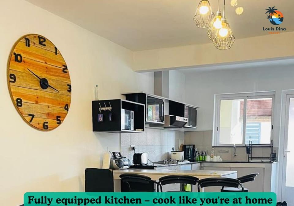 Coffee/tea facilities, Kitchen or kitchenette, Text overlay, minibar, oven, pet friendly, stove, toaster