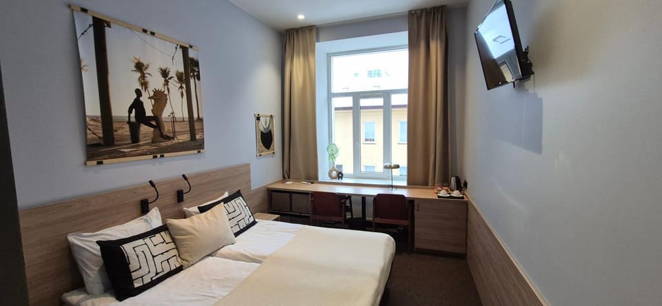 Cozy Private Room in Hotel Building Apartment in Vilnius