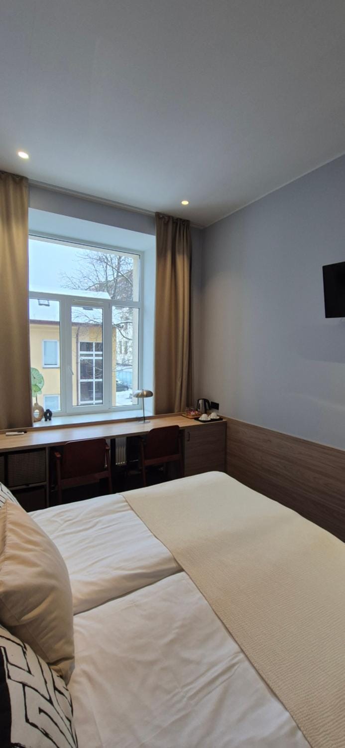Cozy Private Room in Hotel Building Apartment in Vilnius