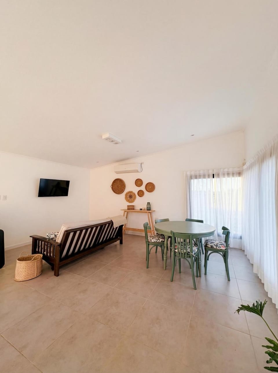 TV and multimedia, Living room, Dining area