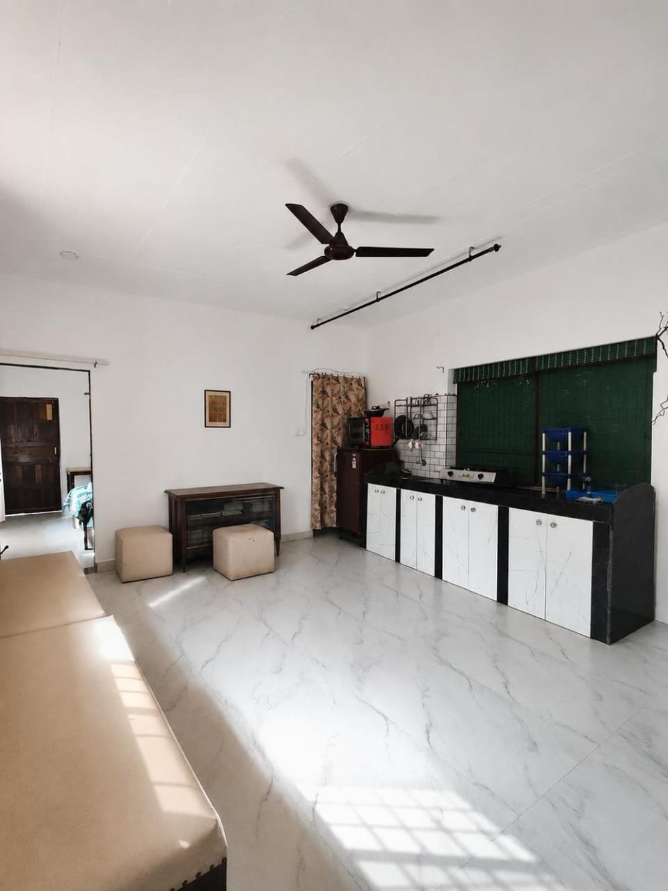Seating area, kitchen