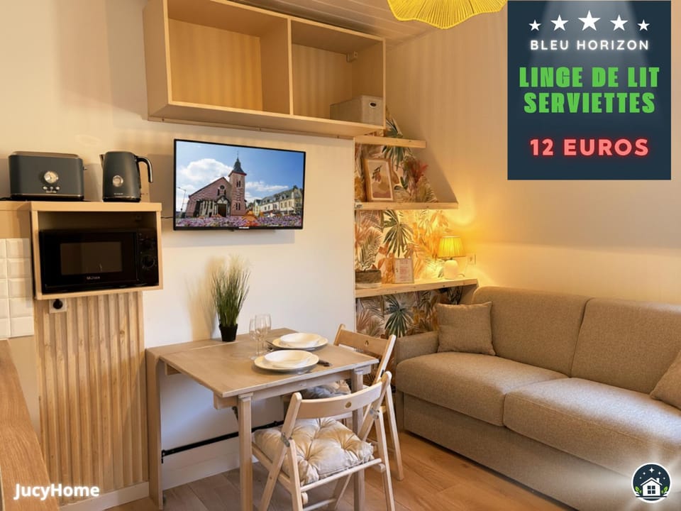 TV and multimedia, Living room, Dining area, Meals, internet, microwave