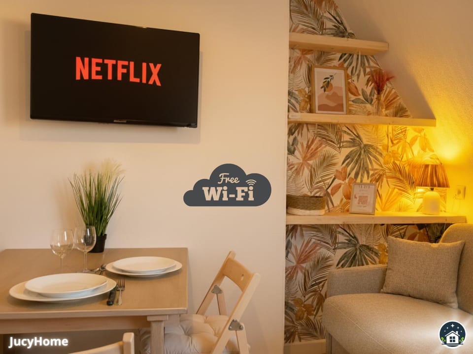 TV and multimedia, Living room, Dining area, Meals, internet