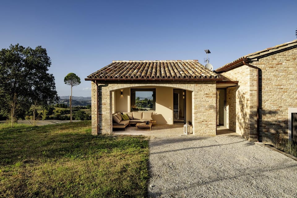 Property building, Facade/entrance, Off site