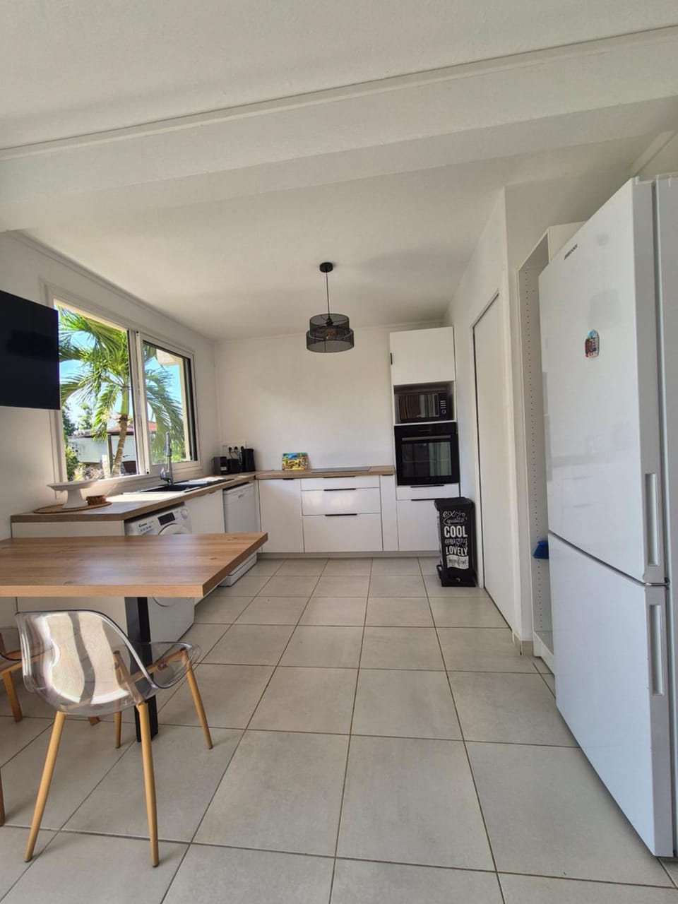 Coffee/tea facilities, dishwasher, oven, stove, toaster, washing machine