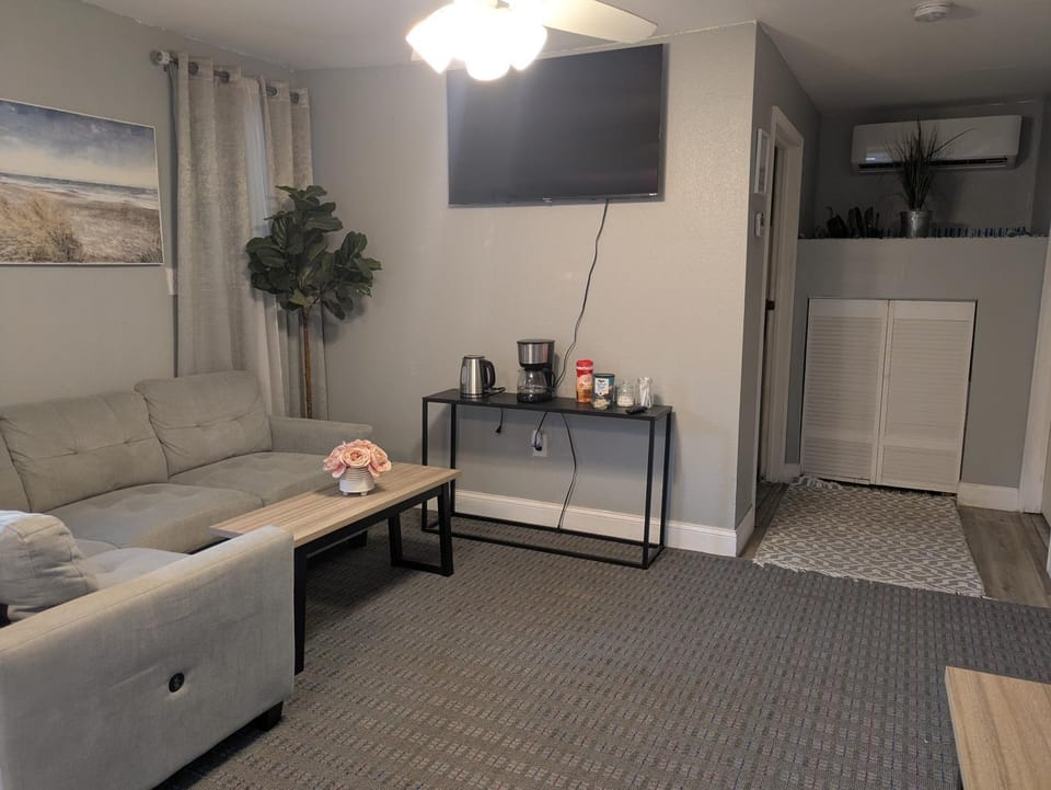 Cottage & Garden Bed and Breakfast in Jacksonville