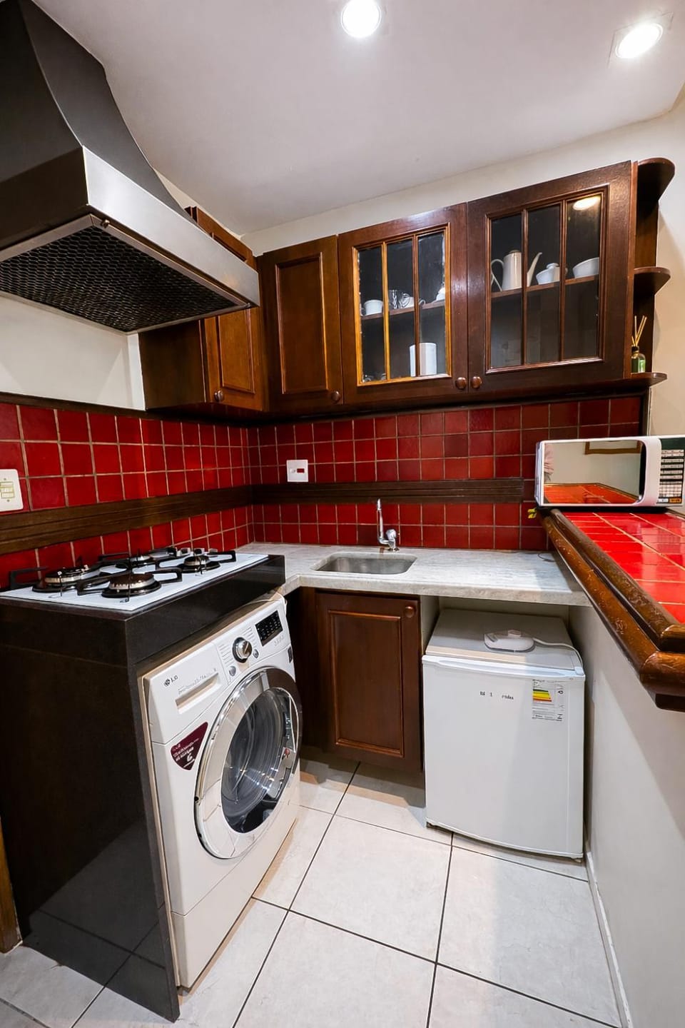 Kitchen or kitchenette, microwave, minibar, stove, washing machine, dryer