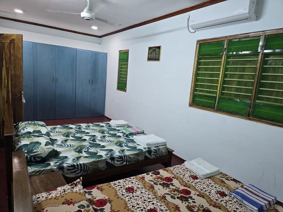 Photo of the whole room, Bedroom, air conditioner