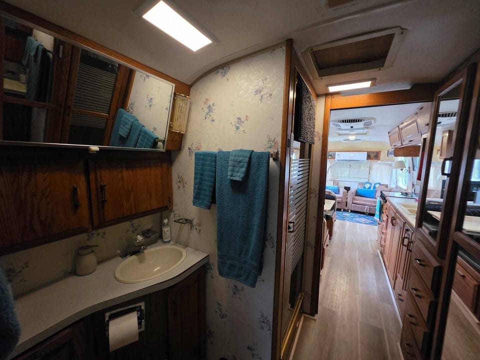 Airstream w flush toilet city water hot tub Campground/ 
RV Resort in Oklahoma