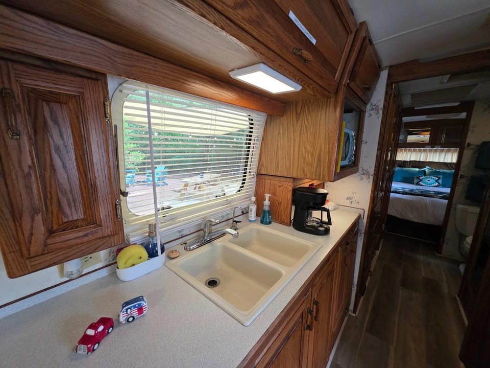 Airstream w flush toilet city water hot tub Campground/ 
RV Resort in Oklahoma
