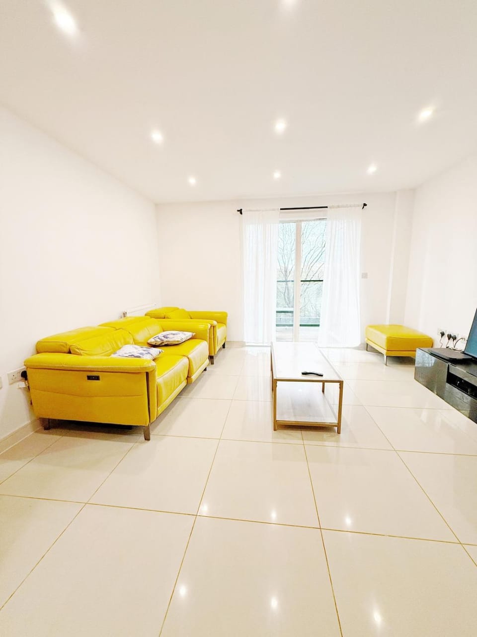 Modern 2 Bedroom Ensuite Huge Open Plan Living with Balcony 2 Bathroom Apartment in Edgware