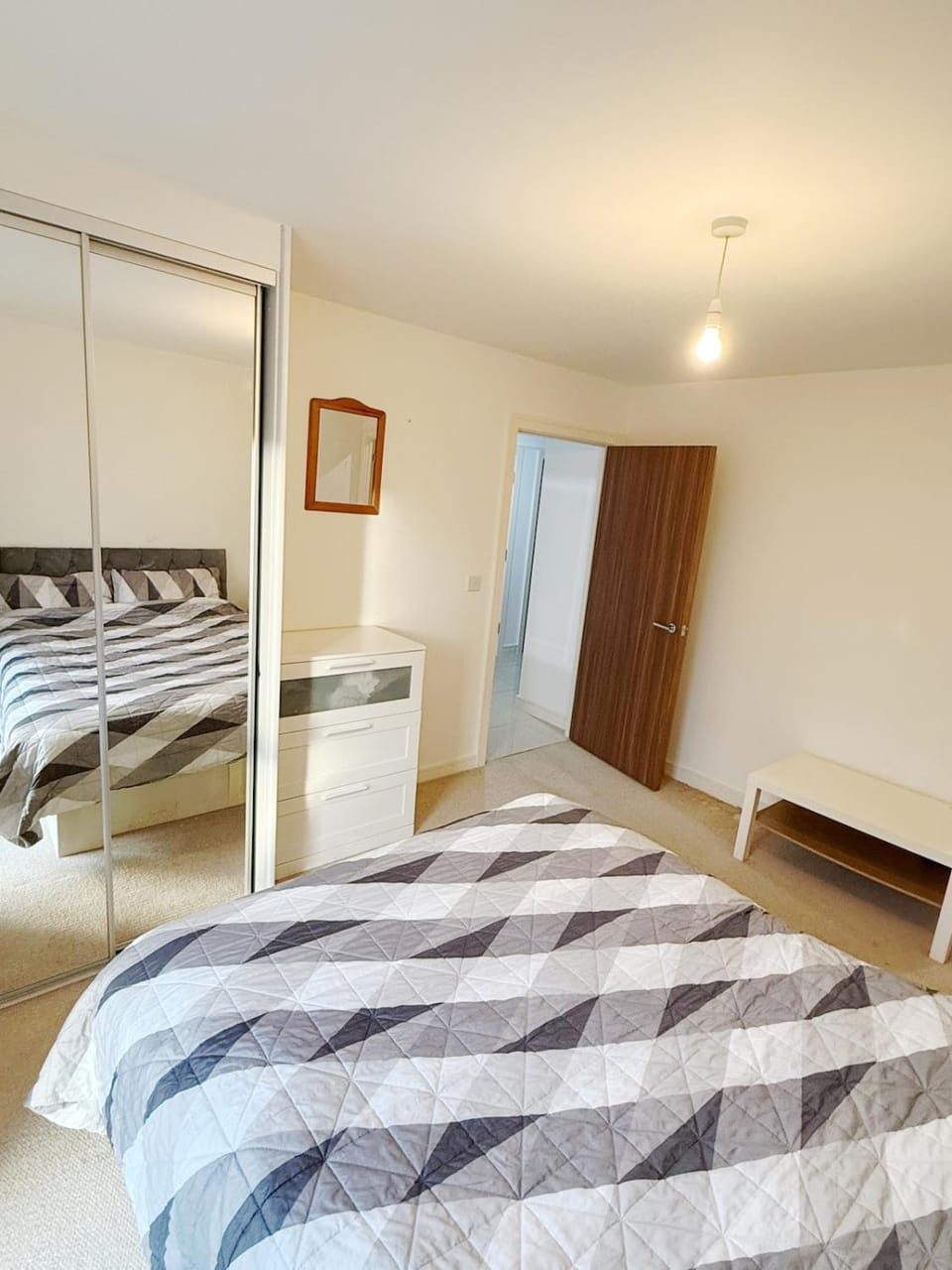 Modern 2 Bedroom Ensuite Huge Open Plan Living with Balcony 2 Bathroom Apartment in Edgware