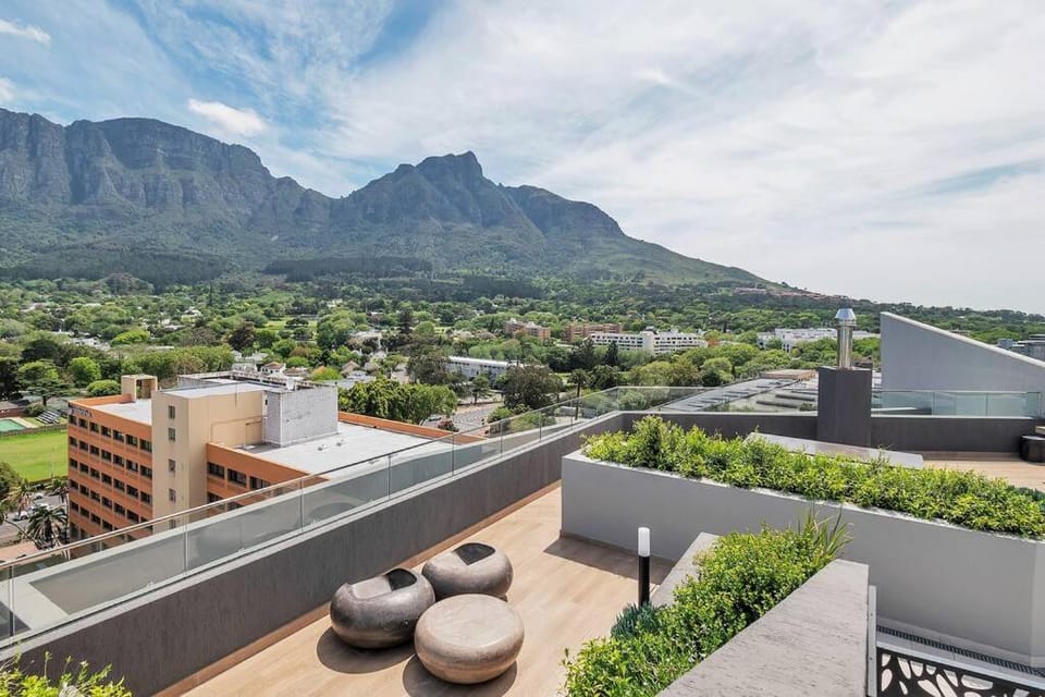 Property building, Natural landscape, Garden, Balcony/Terrace, City view, Mountain view