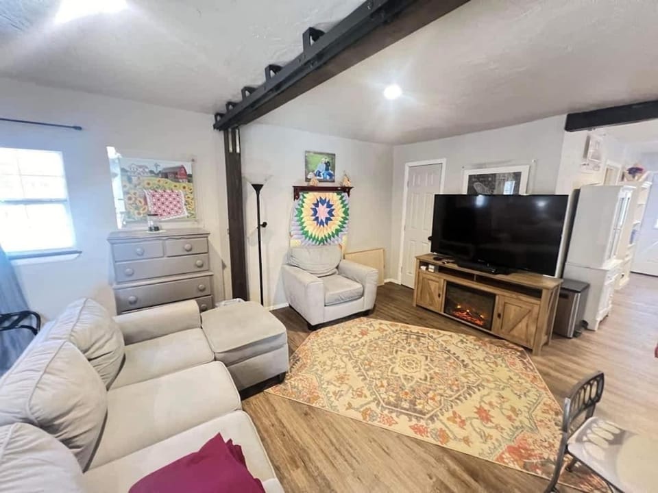 Barn getaway-Hot Tub-at Ft Sill-1 bedroom only of 2 House in Oklahoma