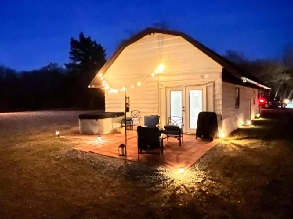 Barn getaway-Hot Tub-at Ft Sill-1 bedroom only of 2 House in Oklahoma