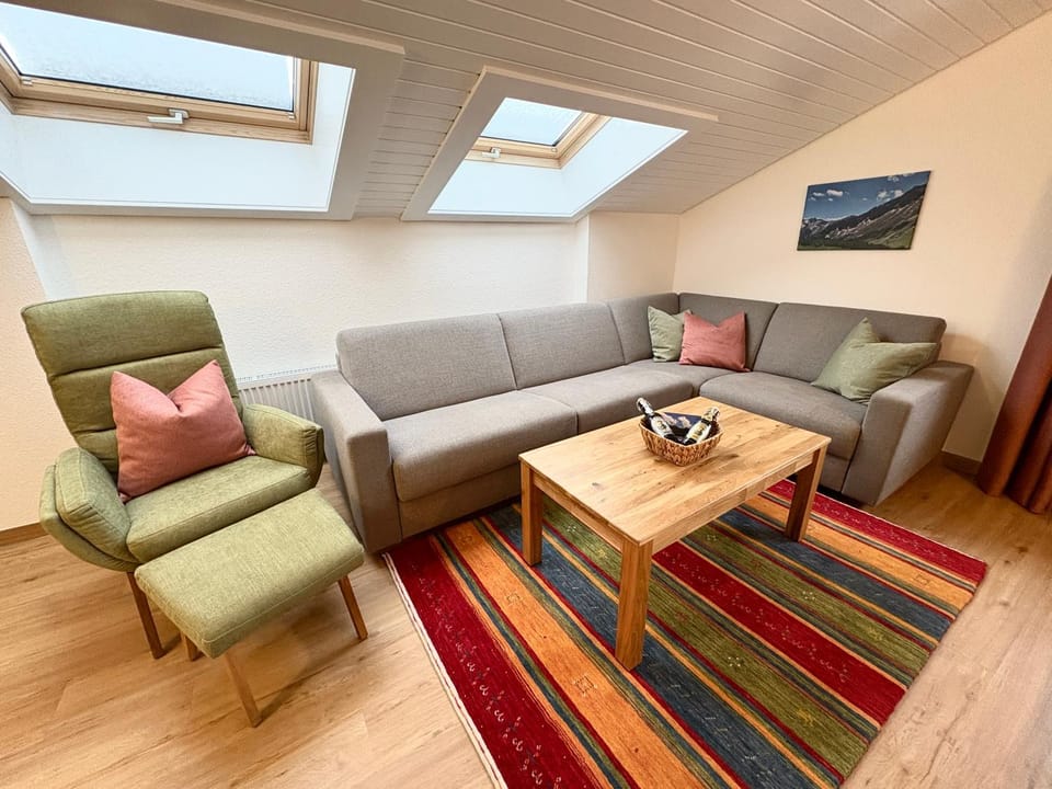 Living room, Seating area