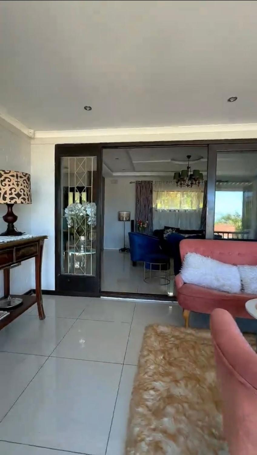 Patio, Photo of the whole room, Seating area