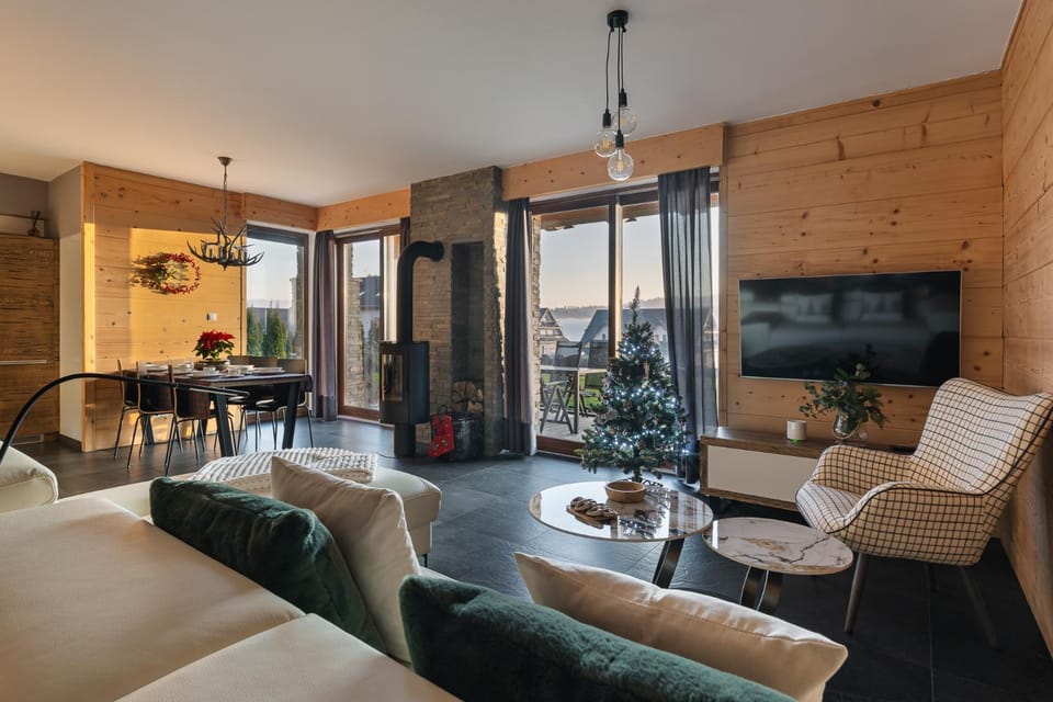 TV and multimedia, Living room, Seating area, Dining area, Garden view