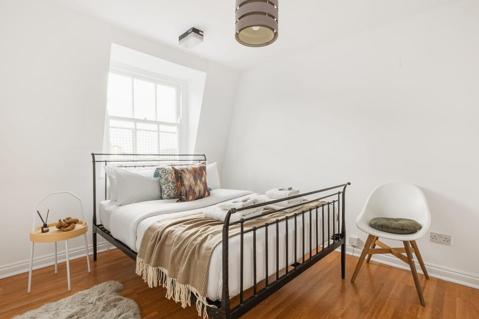New! Lovely 2BR Marylebone Penthouse by Baker St Apartment in City of Westminster