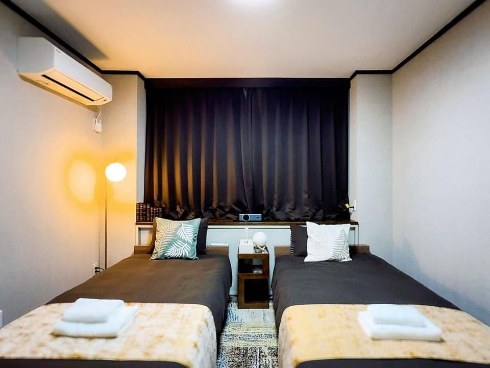 Bed, Bedroom, air conditioner