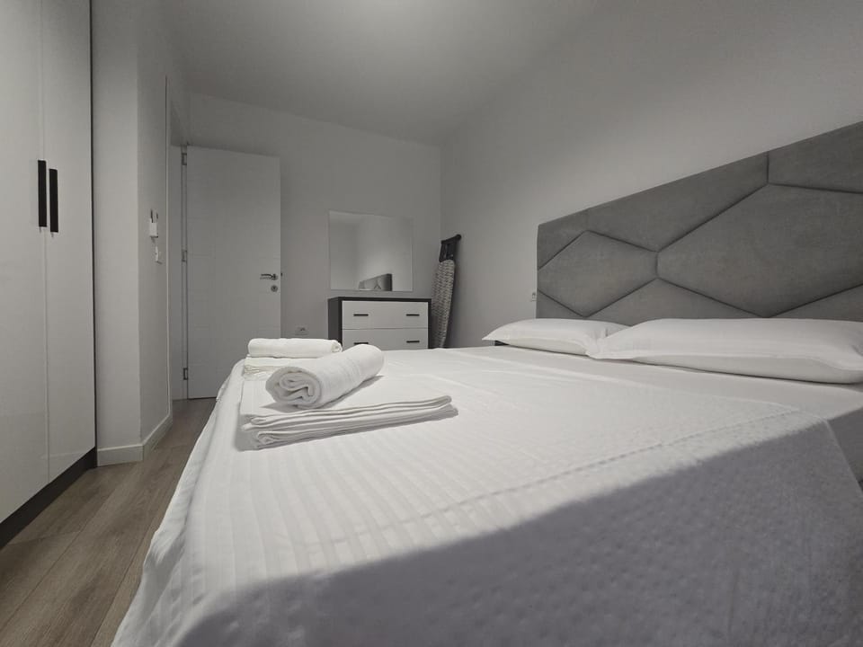 Bed, Photo of the whole room, Bedroom, towels, wardrobe