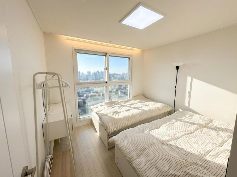 15 mins to Hongdae, Newly built two-room building Apartment in Seoul