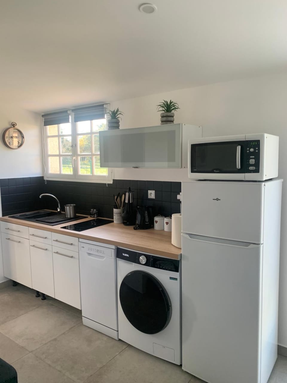 Kitchen or kitchenette