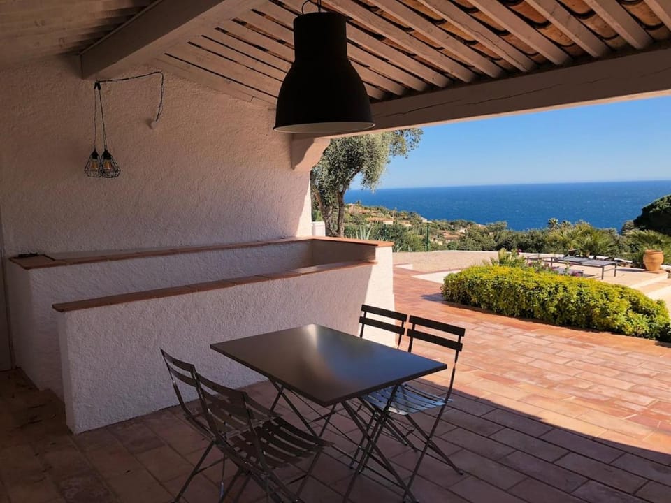Quiet villa 4 bedrooms full sea view heated pool Villa in Sainte-Maxime