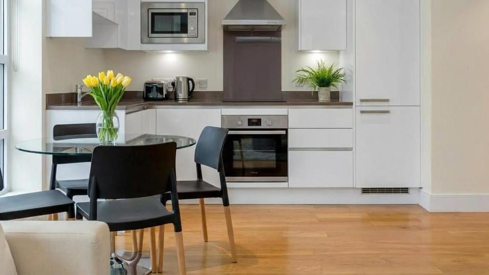 Stylish 1-Bed Greenwich Flat - Fast Links to Canary Wharf Apartment in London Borough of Lewisham