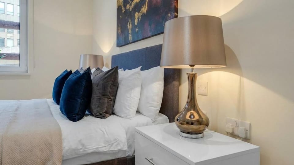 Stylish 1-Bed Greenwich Flat - Fast Links to Canary Wharf Apartment in London Borough of Lewisham