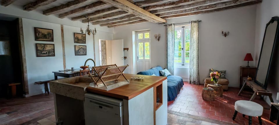 Le Pavillon de Chasse - sheets and towels included - castle park House in Pays de la Loire