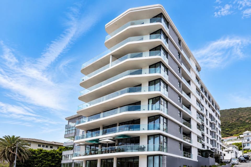 Modern Sea Point Apartment with Pool & Parking Apartment in Sea Point