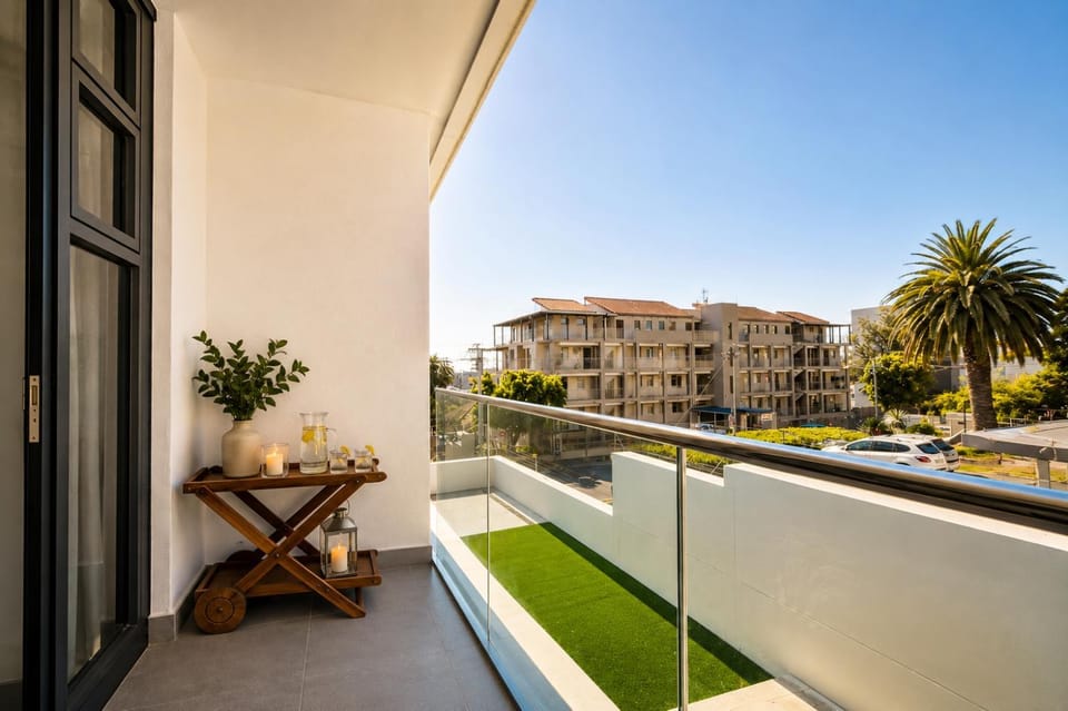 Modern Sea Point Apartment with Pool & Parking Apartment in Sea Point