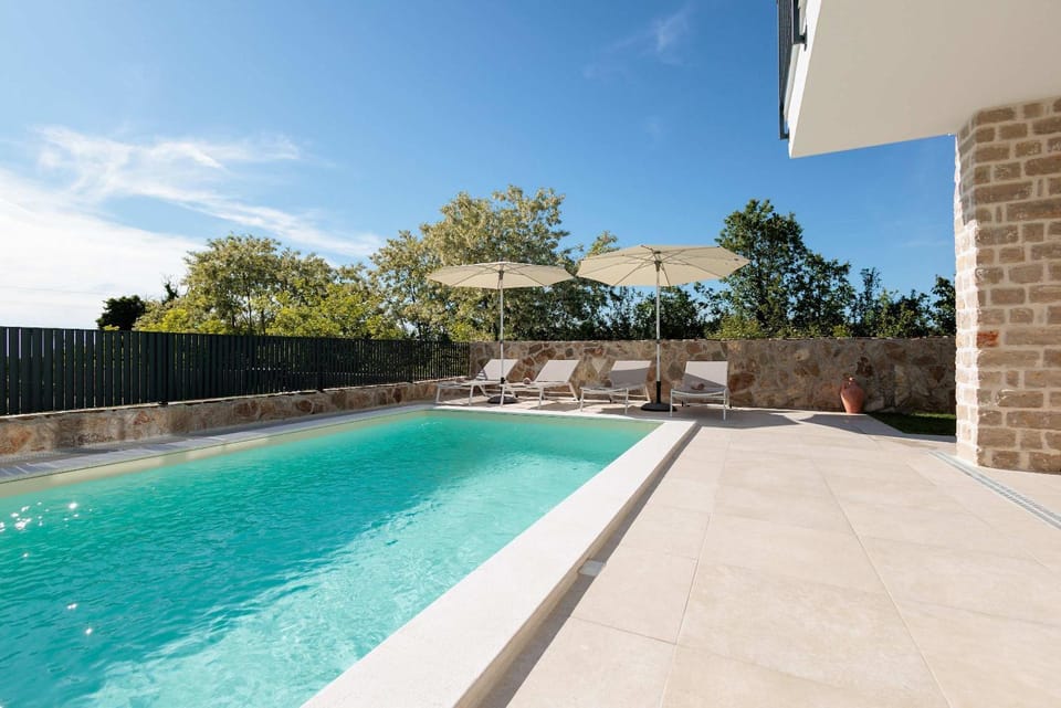 Pool view, Swimming pool, sunbed