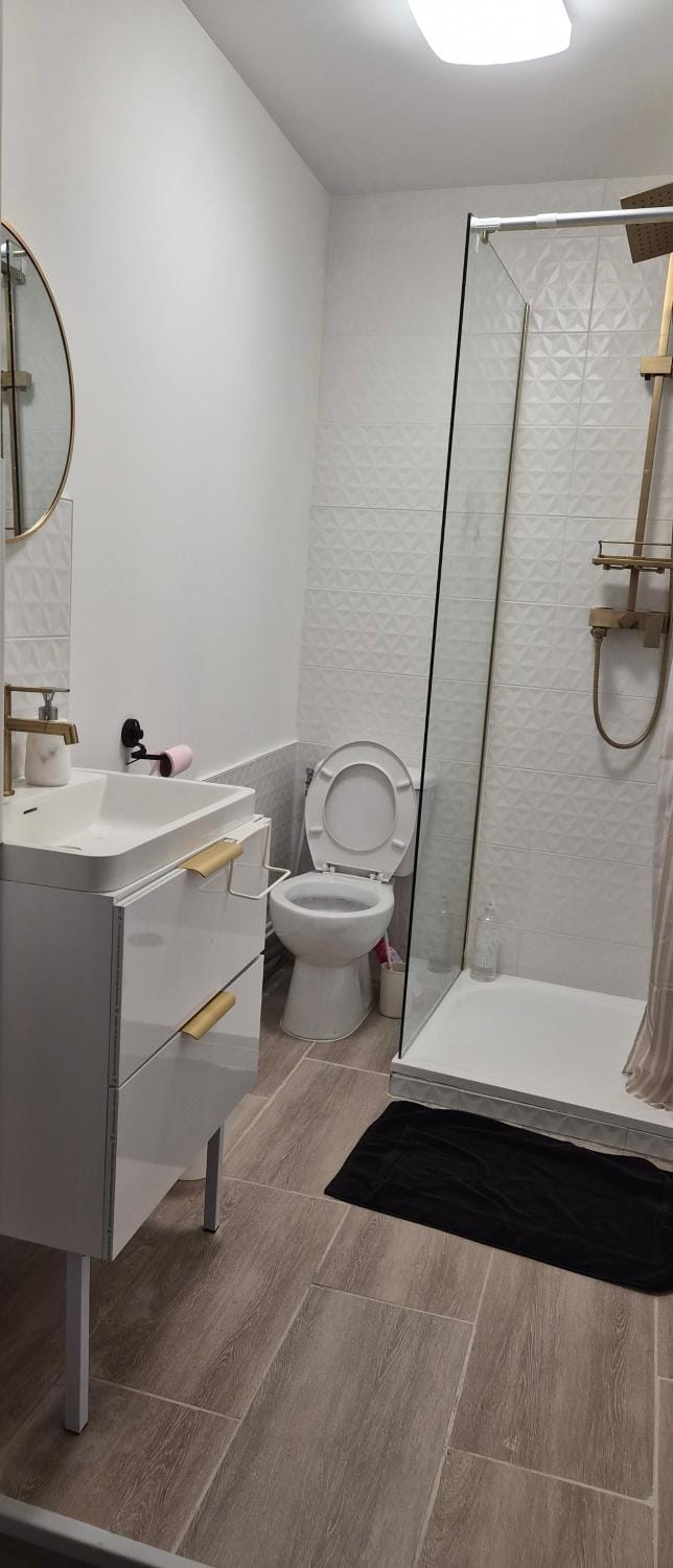 Shower, Bathroom