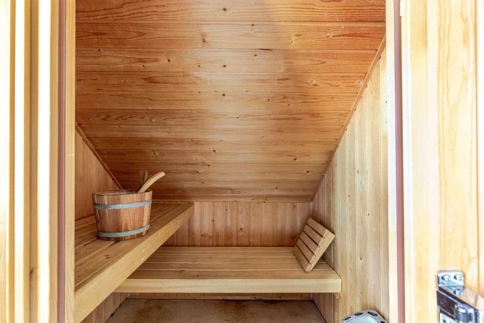 4 - Person Lakeside 63 Sauna Bungalow House in Gelderland, Netherlands