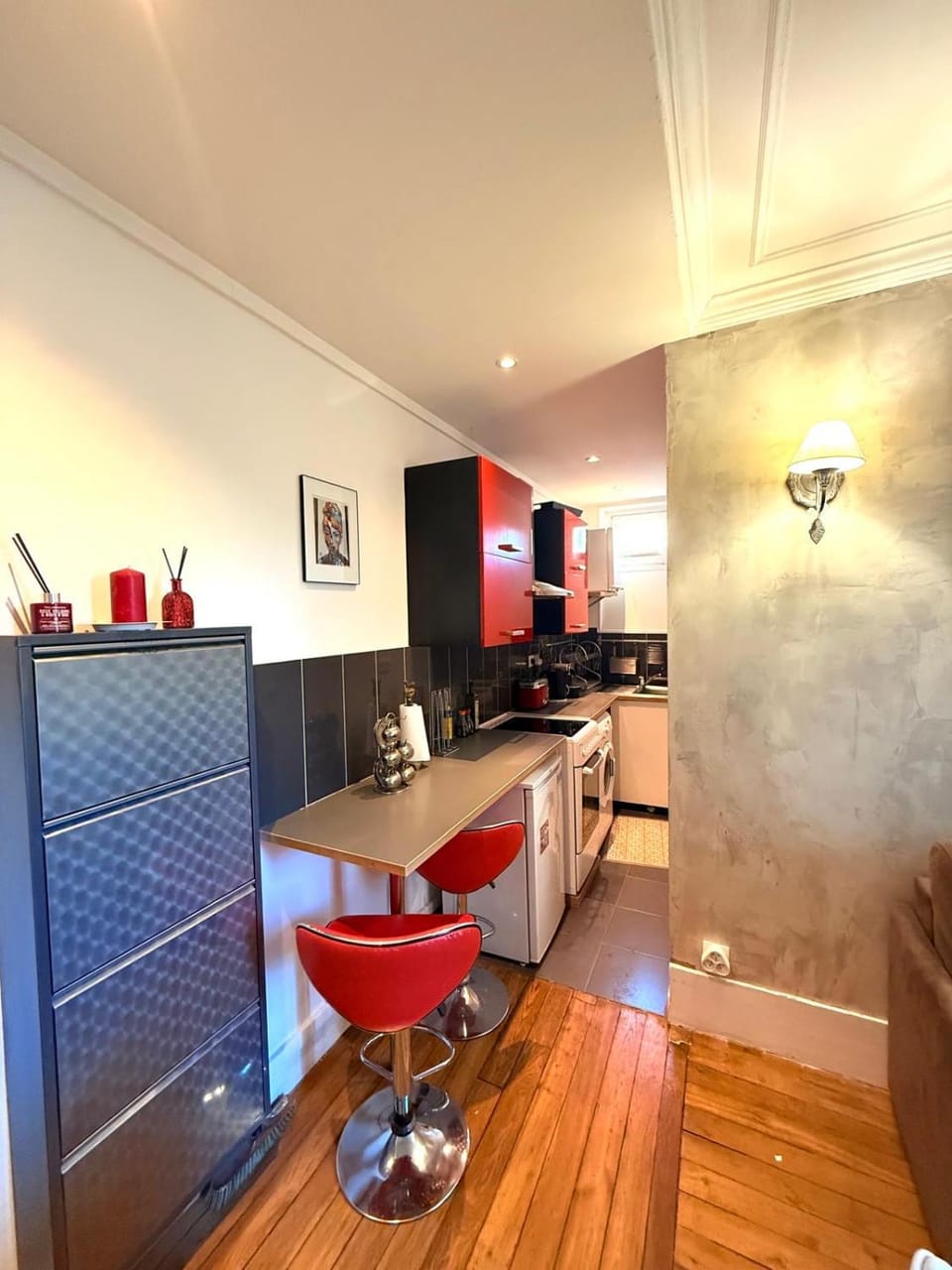 Kitchen or kitchenette, stove, sunbed, washing machine, kitchen