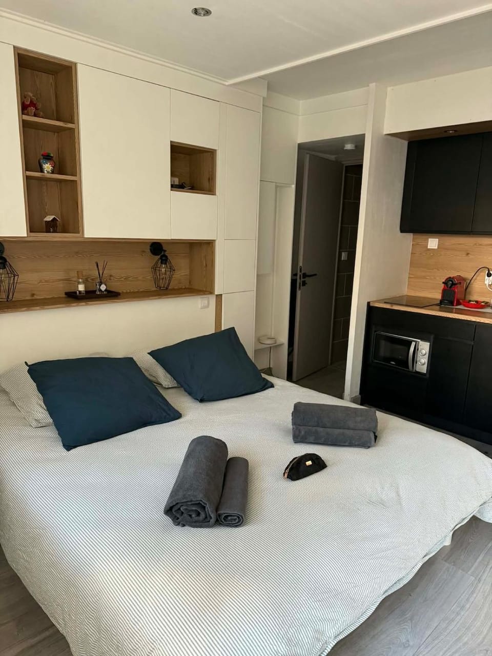 Studio rénové avec parking - Aix les Bains Hyper Centre - 10mn Lac du Bourget Apartment in Aix-les-Bains