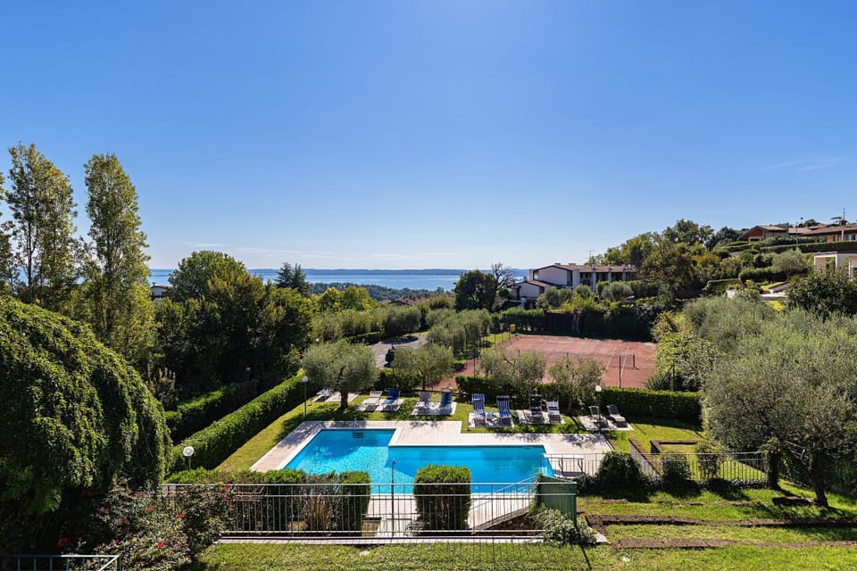 View (from property/room), Garden view, Lake view, Pool view, sunbed