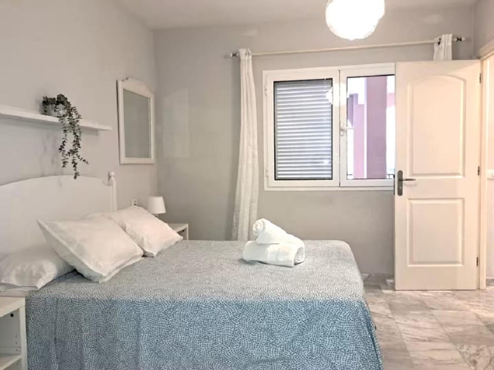 Heated Poolside Paradise Los Cristianos Apartment in Los Cristianos