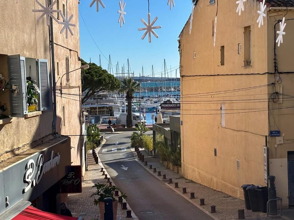 Appartement avec vue sur mer au cœur de Bandol Apartment in French Riviera