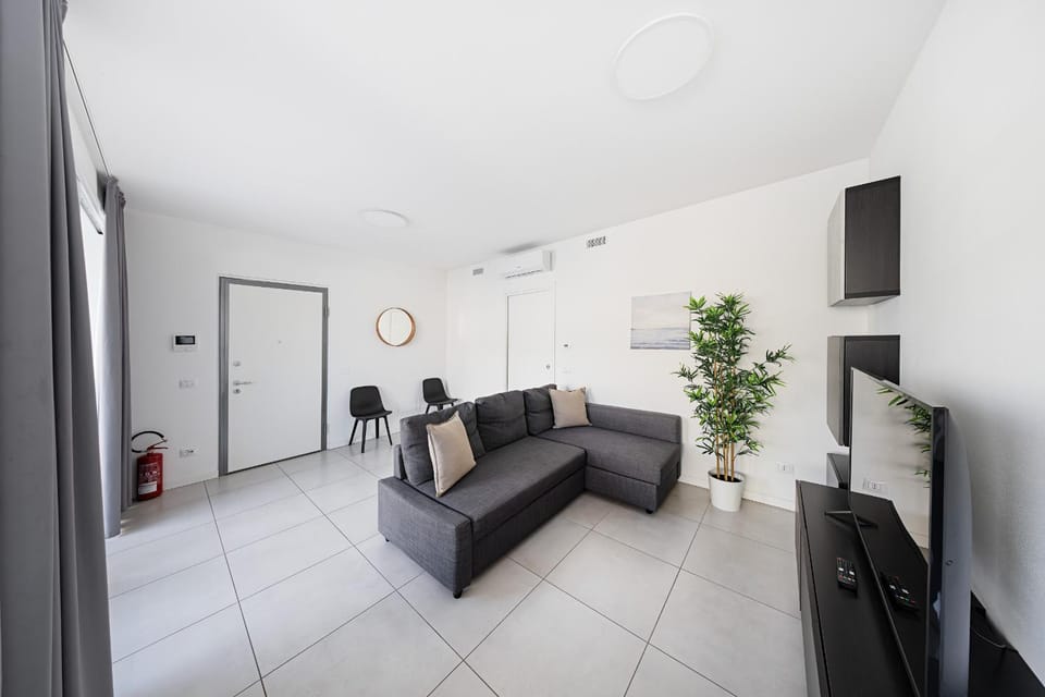 Communal lounge/ TV room, TV and multimedia, Living room