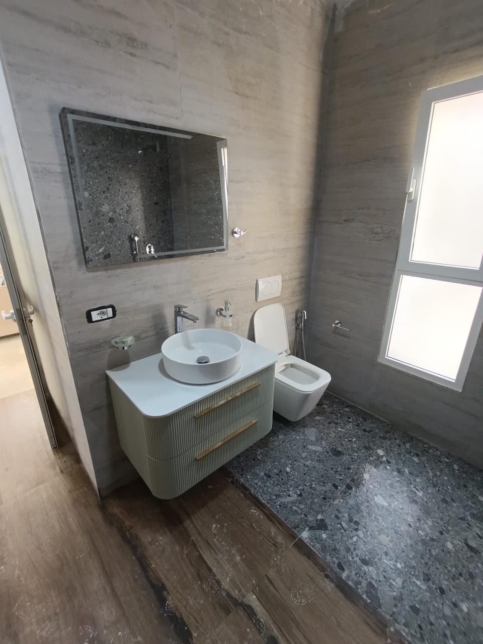 Toilet, Bathroom, towels