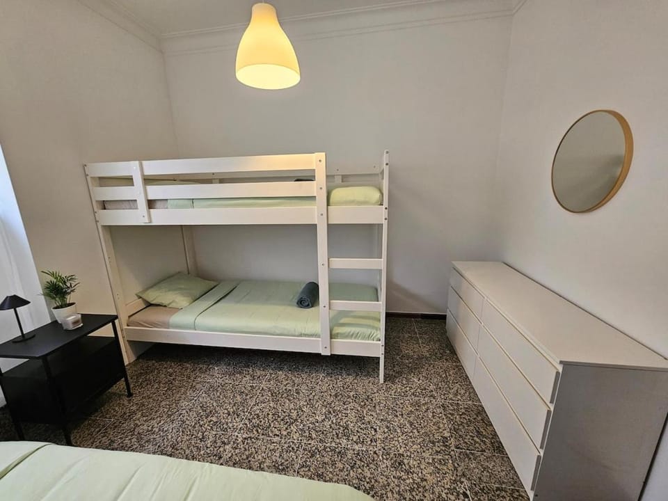 Guest room close airport Vacation rental in Lisbon