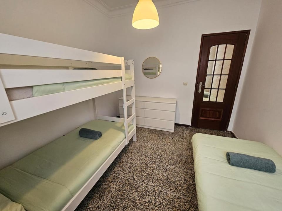 Guest room close airport Vacation rental in Lisbon