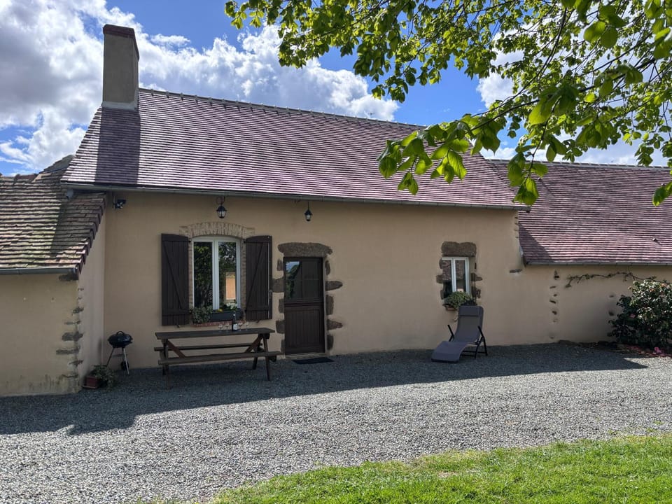Maison de campagne indépendante dans notre cour House in Pays de la Loire