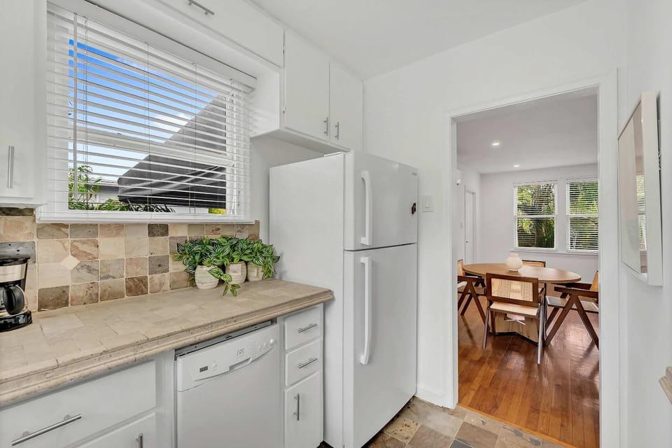 Victoria Park Oasis Walk to las Olas Beach Apartment in Fort Lauderdale